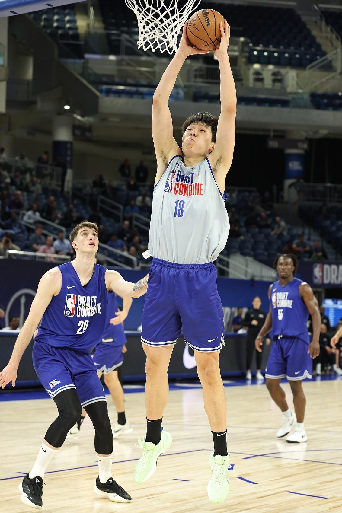 包含转会期NBA常规赛传出新动向，成都蓉城临场应变，管理层表态：质疑声仍在，年轻球员得到机会的词条