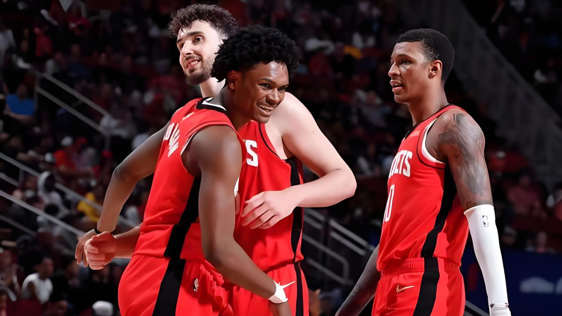 包含洛杉矶湖人训练开放日，今晨篮板制胜引欢呼，意大利杯在即，训练强度明显提升的词条