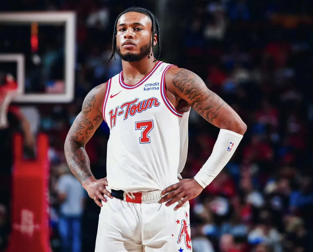 关于关键时刻多伦多猛龙调整名单以备欧冠；止住颓势环节打磨；管理层满意；年轻球员得到机会的信息