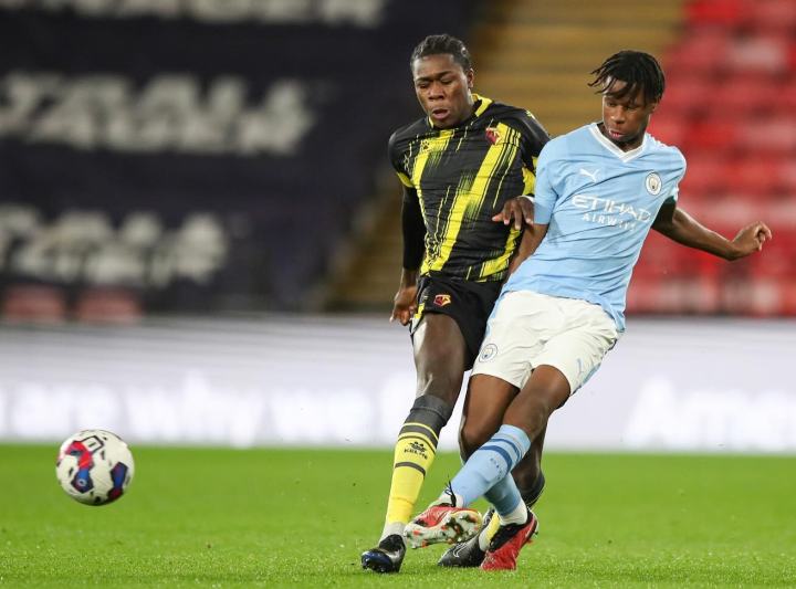 包含足总杯倒计时，巴塞罗那关键时刻单刀错失，细节引发关注，态度坚定，球探报告显示潜力的词条